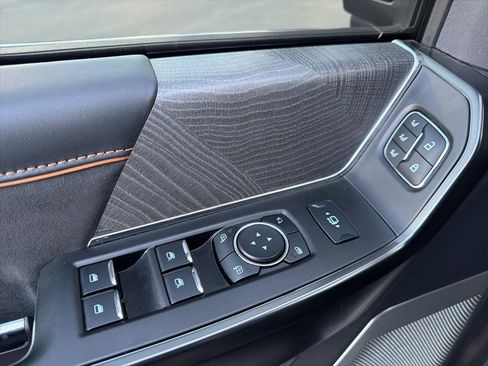 Used 2024 Ford F250 Platinum w/ FX4 Off-Road Package image 31