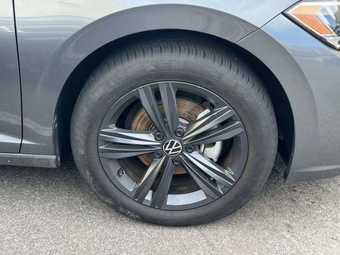 Certified 2023 Volkswagen Jetta SE w/ Panoramic Sunroof Package image 8