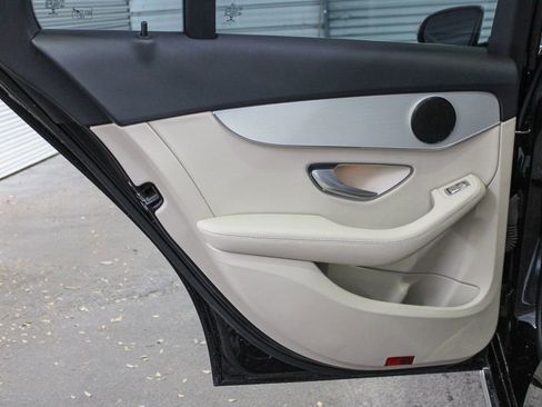 Used 2020 Mercedes-Benz C 300 Sedan image 8