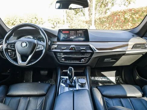 Used 2019 BMW 530e w/ Convenience Package image 14