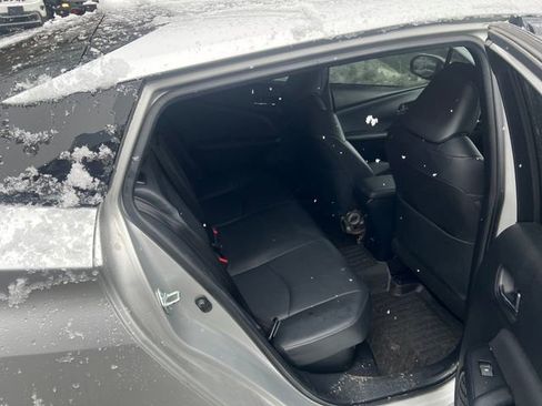 Used 2016 Toyota Prius Three Touring image 9