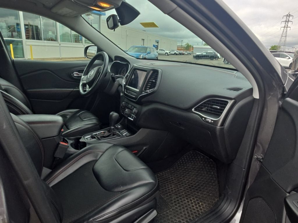 Used 2019 Jeep Cherokee Trailhawk w/ Cold Weather Group AWD/4WD image 15