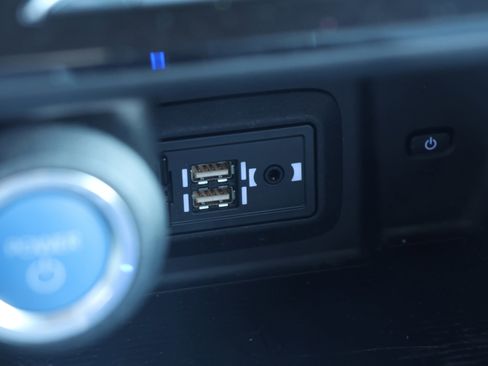 Used 2022 Toyota Venza LE image 27