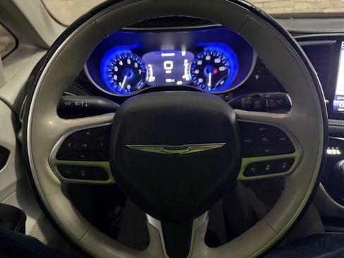 Used 2021 Chrysler Pacifica Limited w/ Premium & Safety Sphere Group image 17