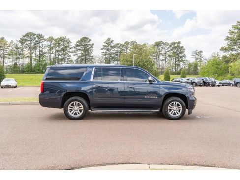 Used 2017 Chevrolet Suburban Premier image 4