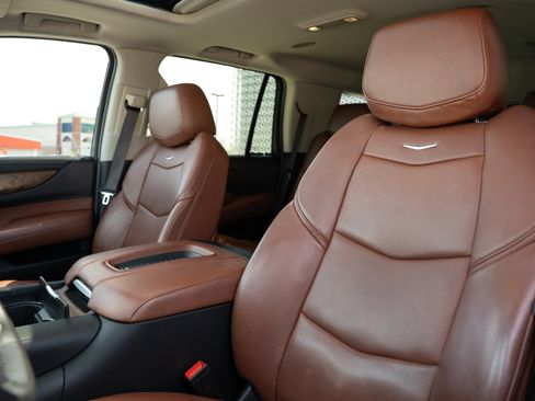 Used 2020 Cadillac Escalade Luxury AWD/4WD image 24