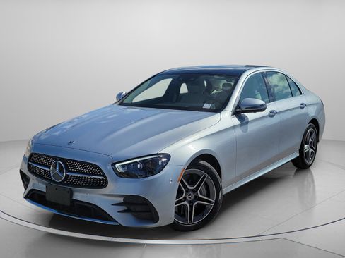 Used 2022 Mercedes-Benz E 350 4MATIC Sedan image 2