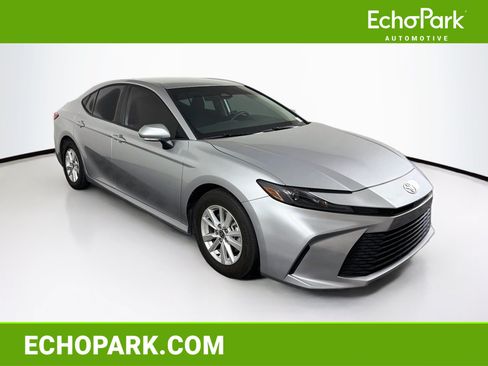 Used 2025 Toyota Camry LE w/ Convenience Package FWD image 1