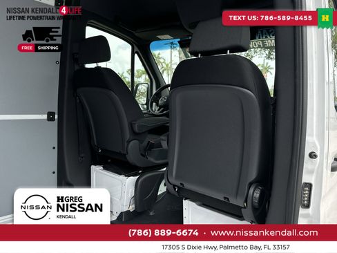 Used 2023 Mercedes-Benz Sprinter 3500 image 28