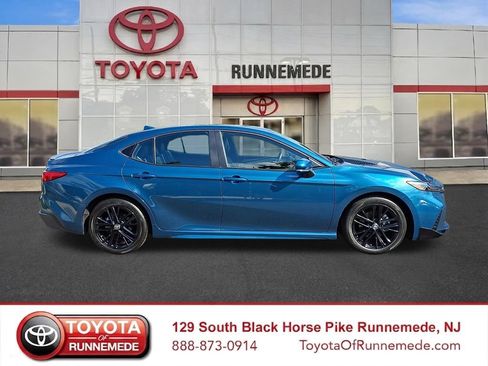 Used 2025 Toyota Camry SE FWD image 7