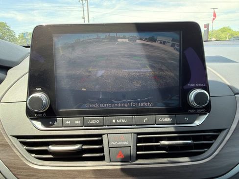 Used 2025 Nissan Altima 2.5 SV FWD image 24