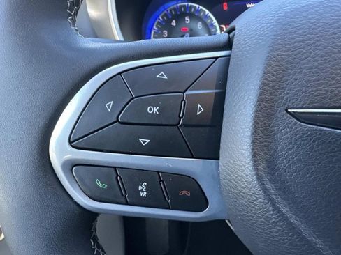 Used 2024 Chrysler Pacifica Touring-L image 23