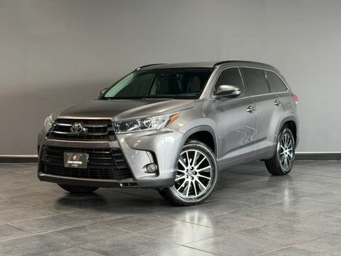 Used 2018 Toyota Highlander SE FWD image 1