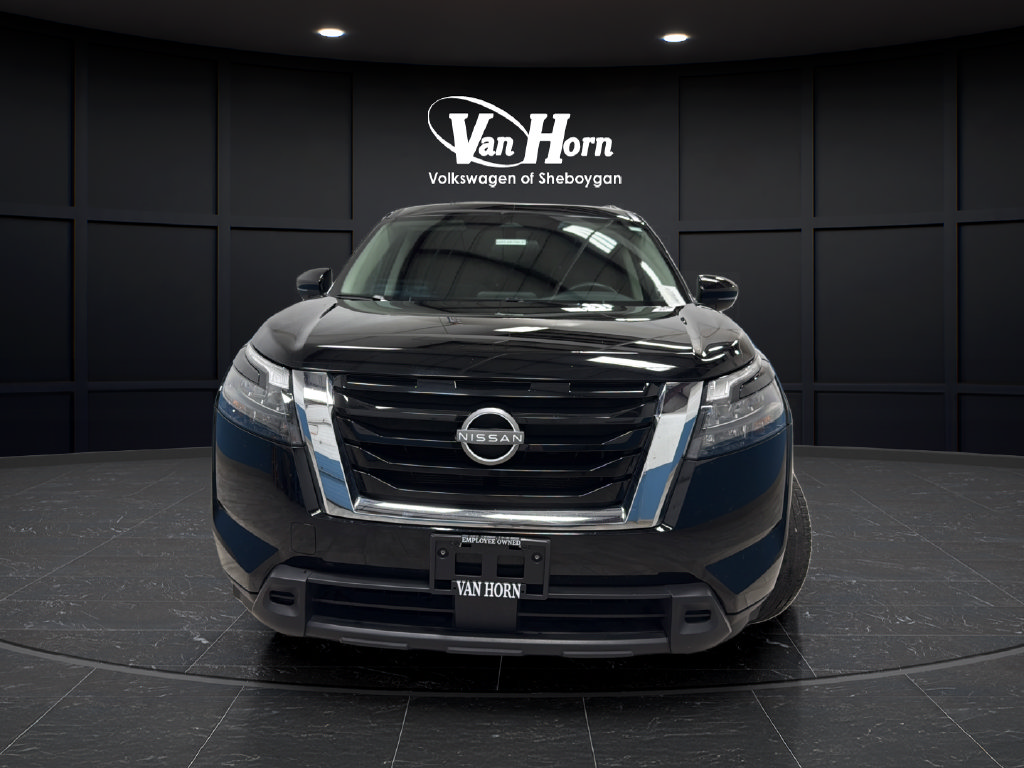 Used 2025 Nissan Pathfinder SV AWD/4WD image 2