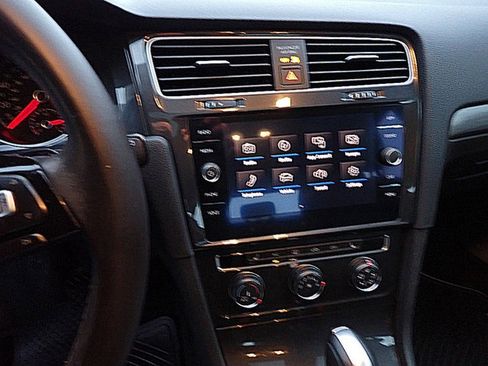 Used 2019 Volkswagen Golf SE w/ Driver Assistance Package image 31