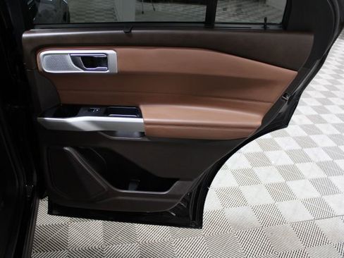 Used 2022 Ford Explorer King Ranch w/ Technology Package image 27