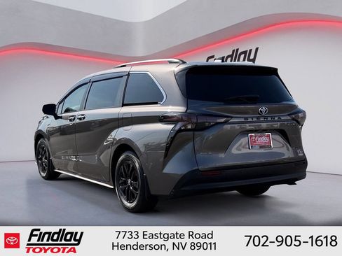 Used 2024 Toyota Sienna XLE FWD image 2