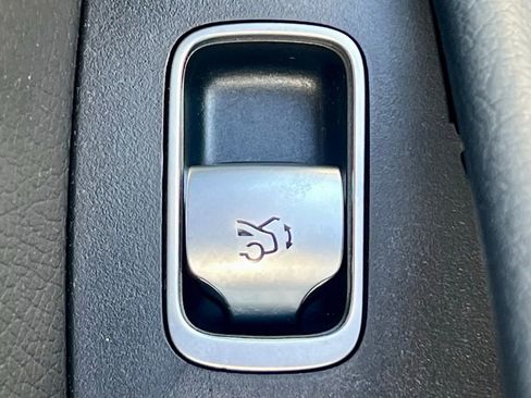 Certified 2024 Mercedes-Benz EQS 580 4MATIC Sedan image 37