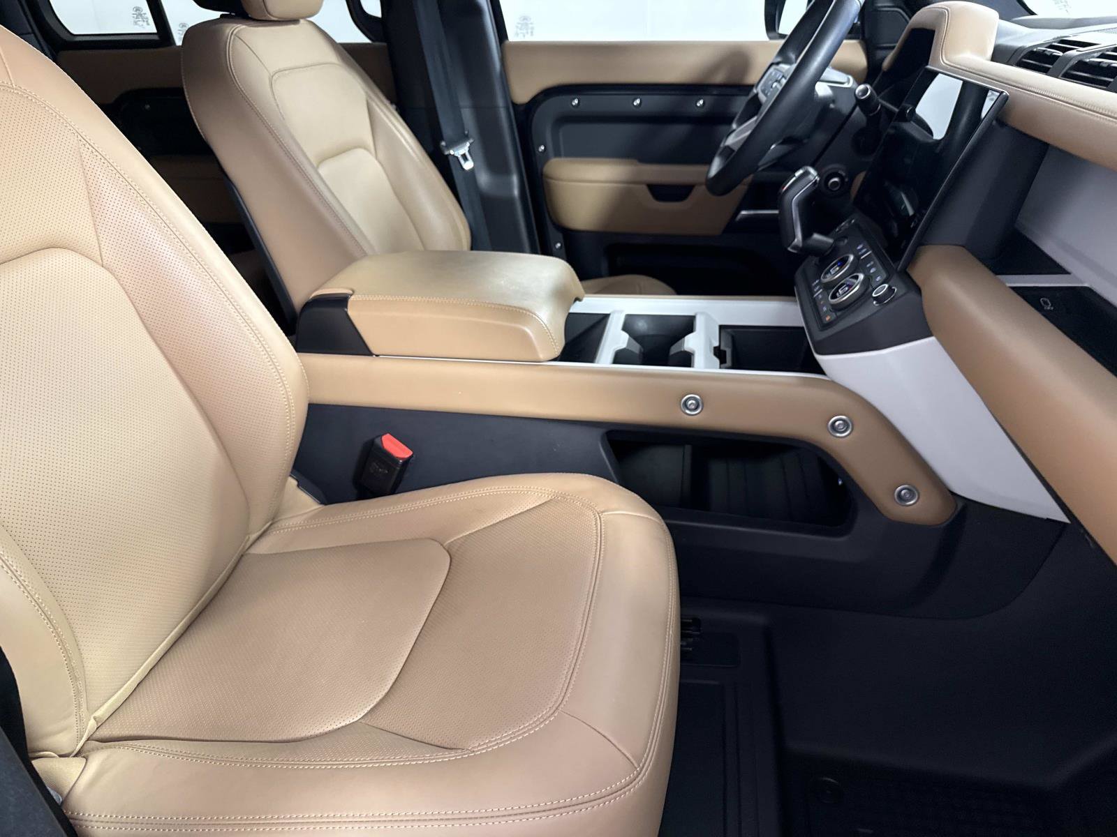 Used 2026 Land Rover Defender 110 X-Dynamic SE AWD/4WD image 10