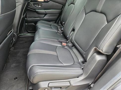 Used 2025 Honda Pilot EX-L image 18