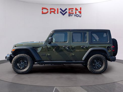 Used 2024 Jeep Wrangler Unlimited Sport AWD/4WD image 2