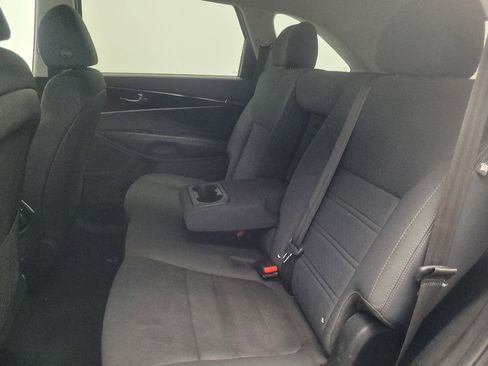 Used 2019 Kia Sorento FWD image 18