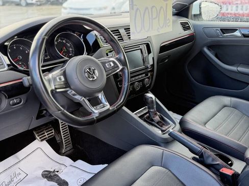 Used 2017 Volkswagen Jetta GLI image 10
