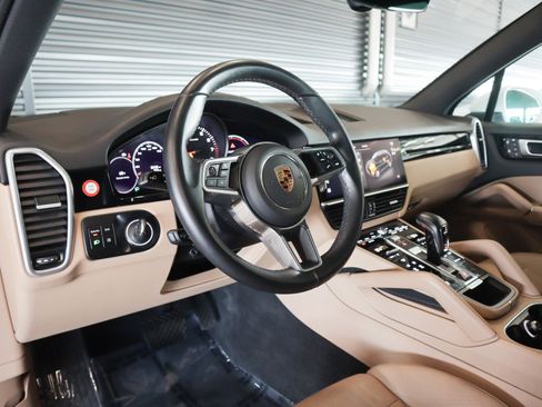 Certified 2023 Porsche Cayenne image 4