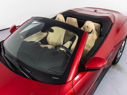 Certified 2019 Ferrari Portofino image 32