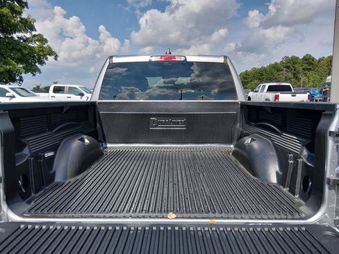 Used 2024 RAM 1500 Laramie AWD/4WD image 12