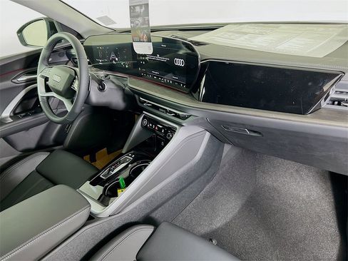 New 2025 Audi Q5 2.0T Premium Plus image 30