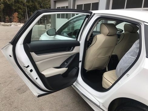 Used 2019 Honda Accord EX image 6