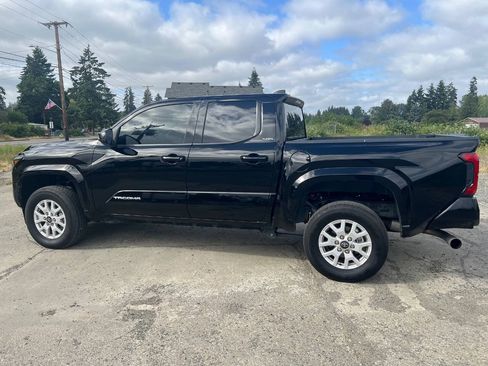 Used 2025 Toyota Tacoma SR5 RWD image 45