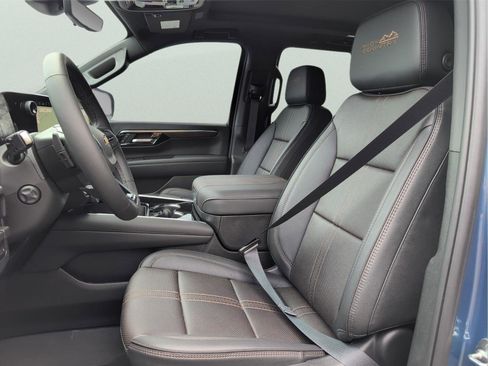 New 2026 Chevrolet Suburban High Country image 14
