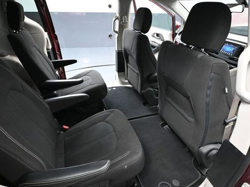Used 2021 Chrysler Voyager LX image 42
