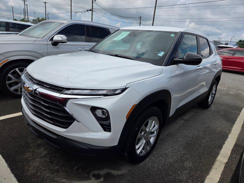 Used 2024 Chevrolet TrailBlazer LS w/ LS Convenience Package FWD image 2