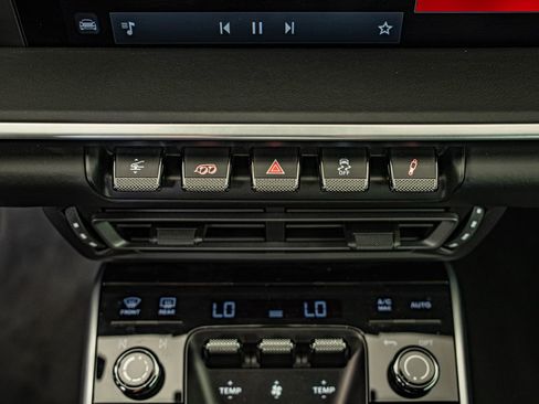 Used 2024 Porsche 911 Carrera S RWD image 46