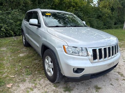 Used 2012 Jeep Grand Cherokee Laredo w/ Laredo E Group AWD/4WD image 3
