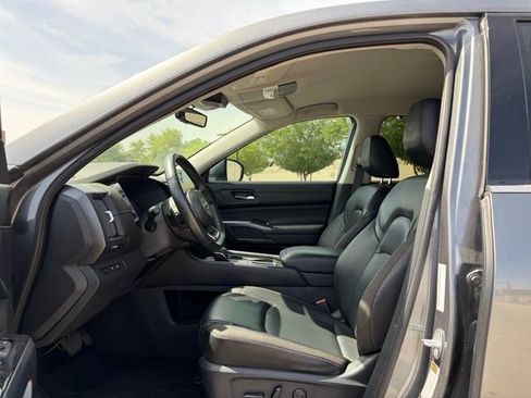Used 2023 Nissan Pathfinder SL image 12
