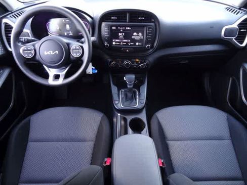 Used 2025 Kia Soul LX w/ LX Technology Package FWD image 9