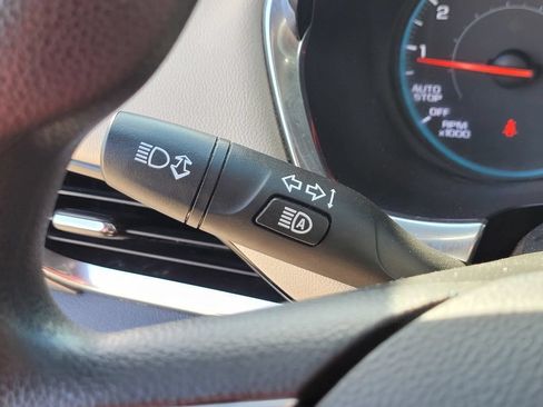 Used 2023 Chevrolet Traverse LS FWD image 23