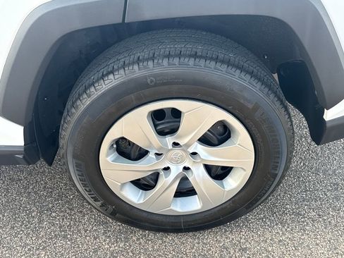 Used 2021 Toyota RAV4 LE image 39