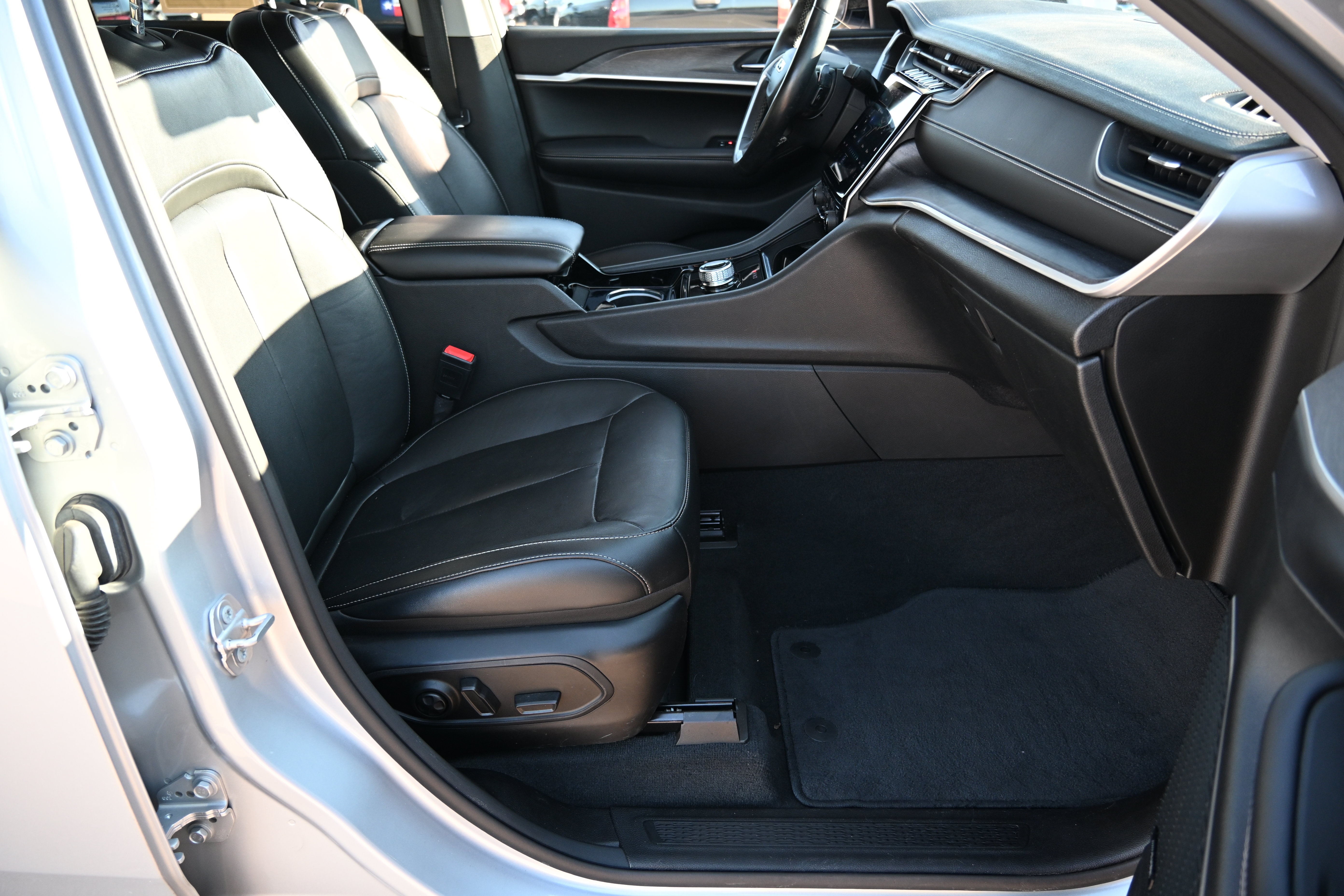Used 2021 Jeep Grand Cherokee L Limited RWD image 16