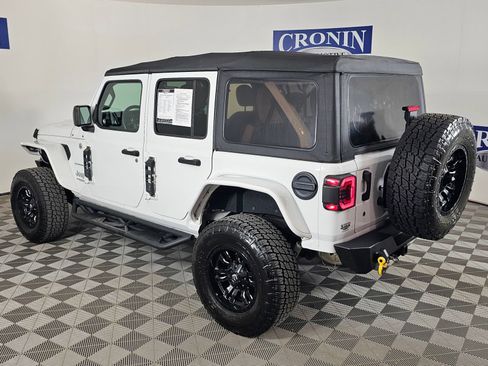 Used 2018 Jeep Wrangler Unlimited Sahara AWD/4WD image 30