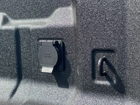 Used 2025 Chevrolet Colorado ZR2 w/ Technology Package image 21