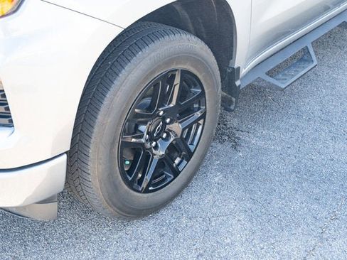 Used 2024 Chevrolet Silverado 1500 Custom image 9