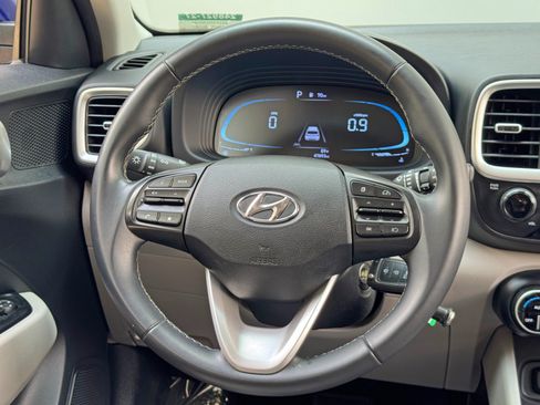 Used 2023 Hyundai Venue SEL FWD image 19