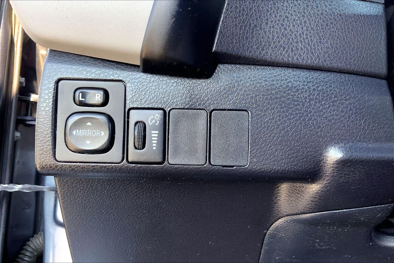 Used 2018 Toyota Corolla LE FWD image 33