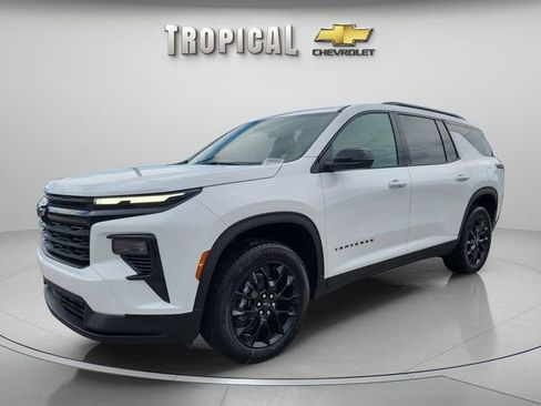 Used 2025 Chevrolet Traverse LT w/ Midnight/Sport Edition image 2