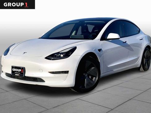 Used 2021 Tesla Model 3 Standard Range Plus image 1